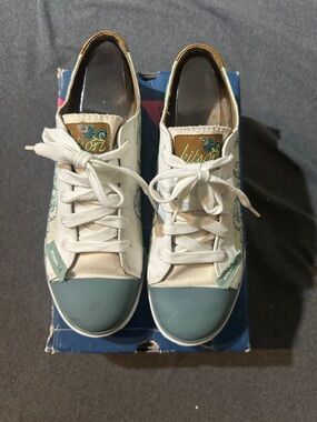 kitson White & Teal Accent Low-Top Lace-Up Sneakers